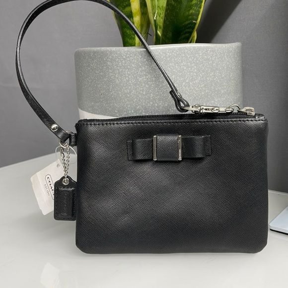 Coach Darcy leather bow wristlet - Picture 1 of 11